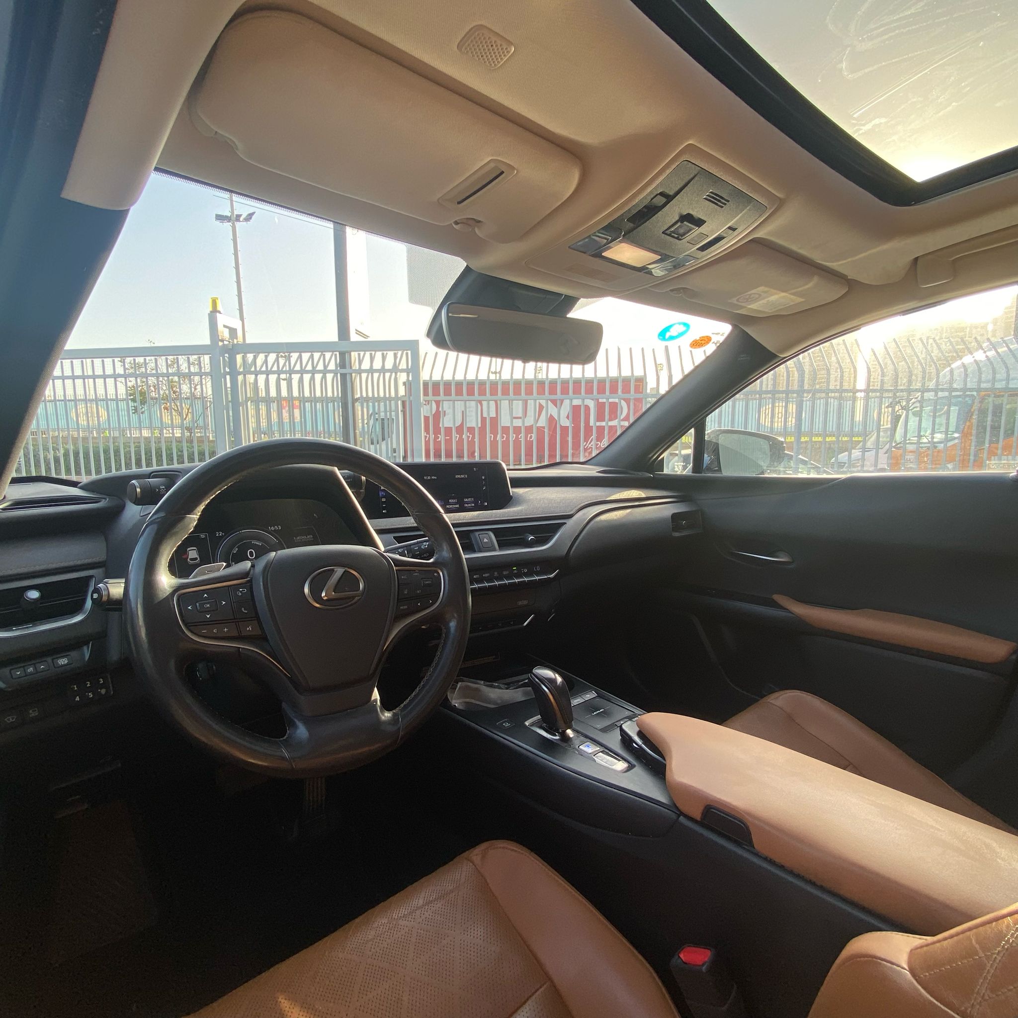 לקסוס  UX300 E 2022