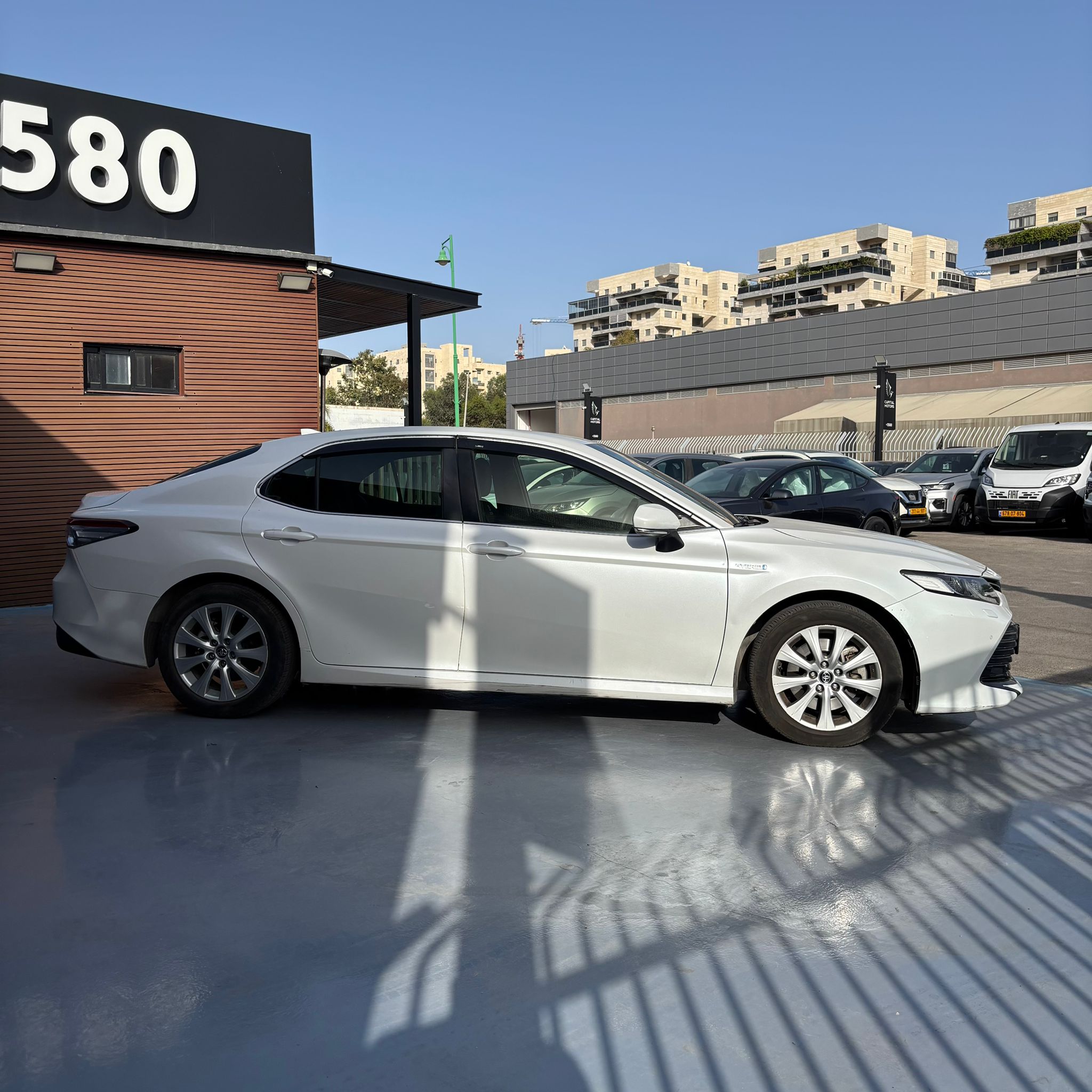 טויוטה CAMRY HYBRID 2021