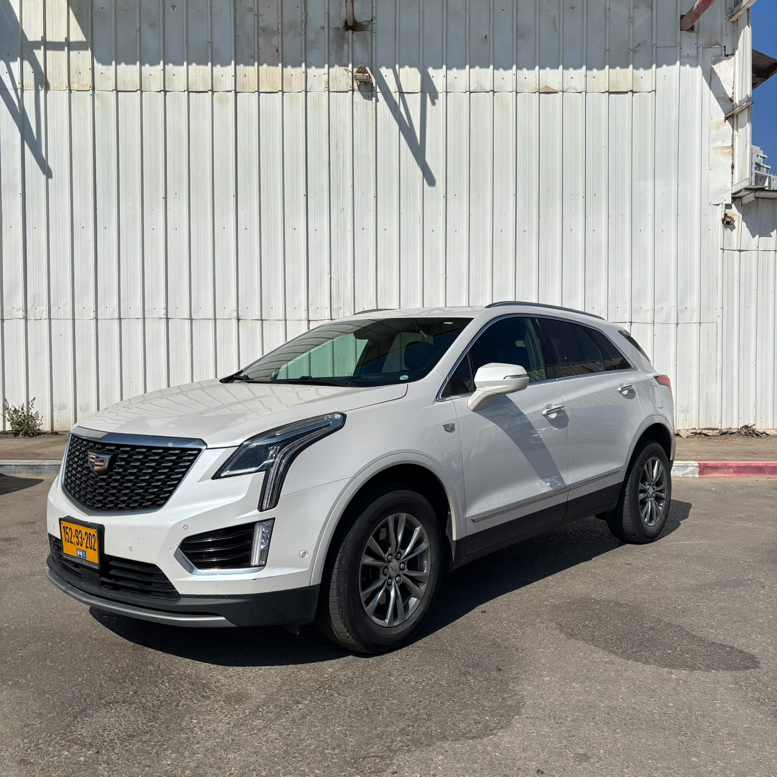 קאדילק XT5 2021