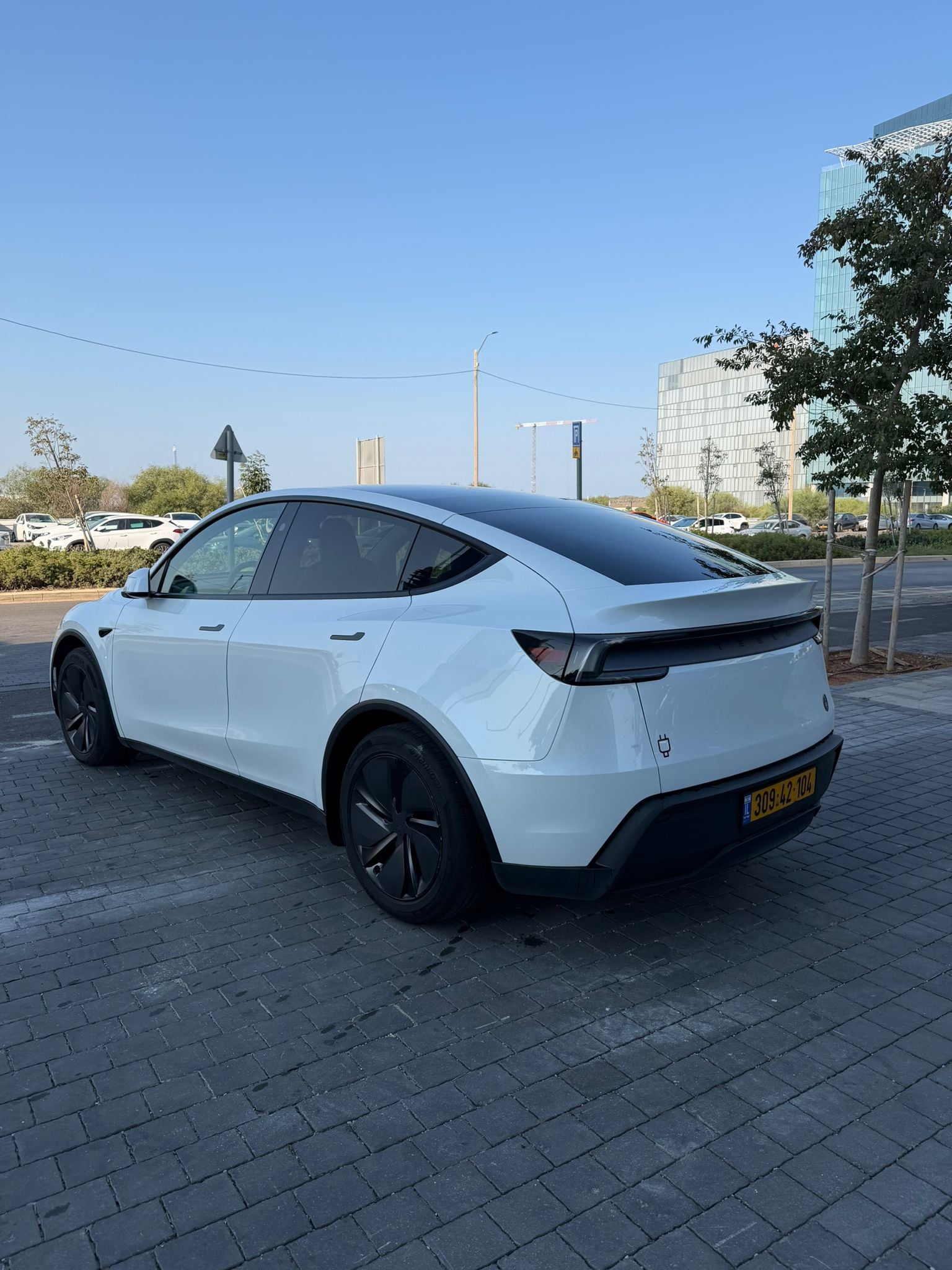 טסלה  Y 2025