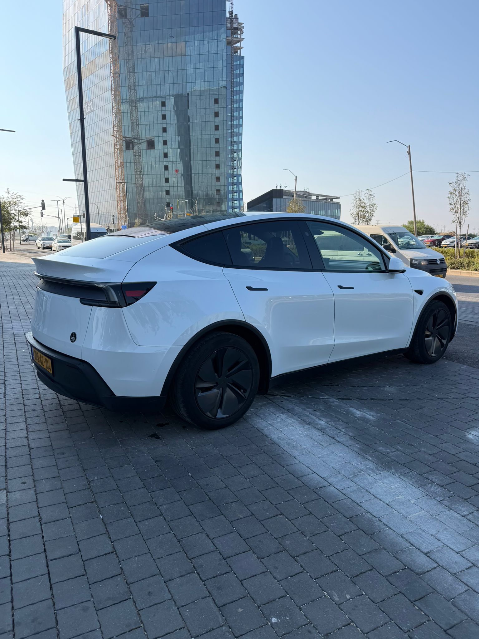 טסלה  Y 2025