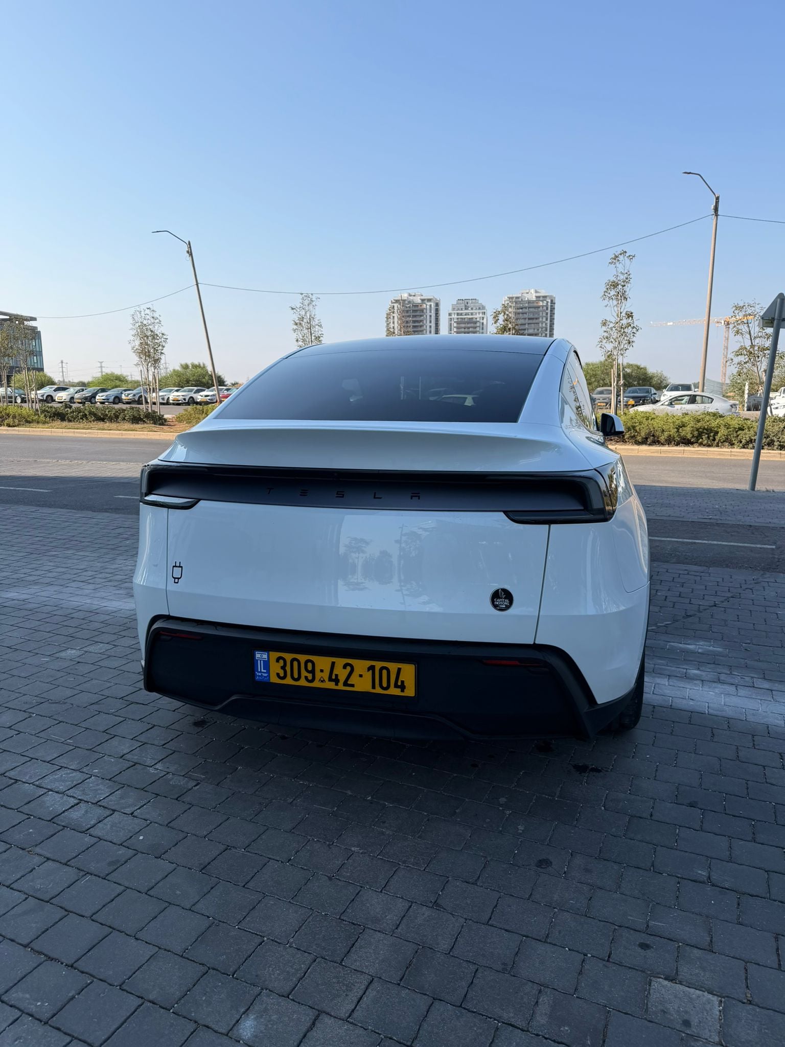 טסלה  Y 2025