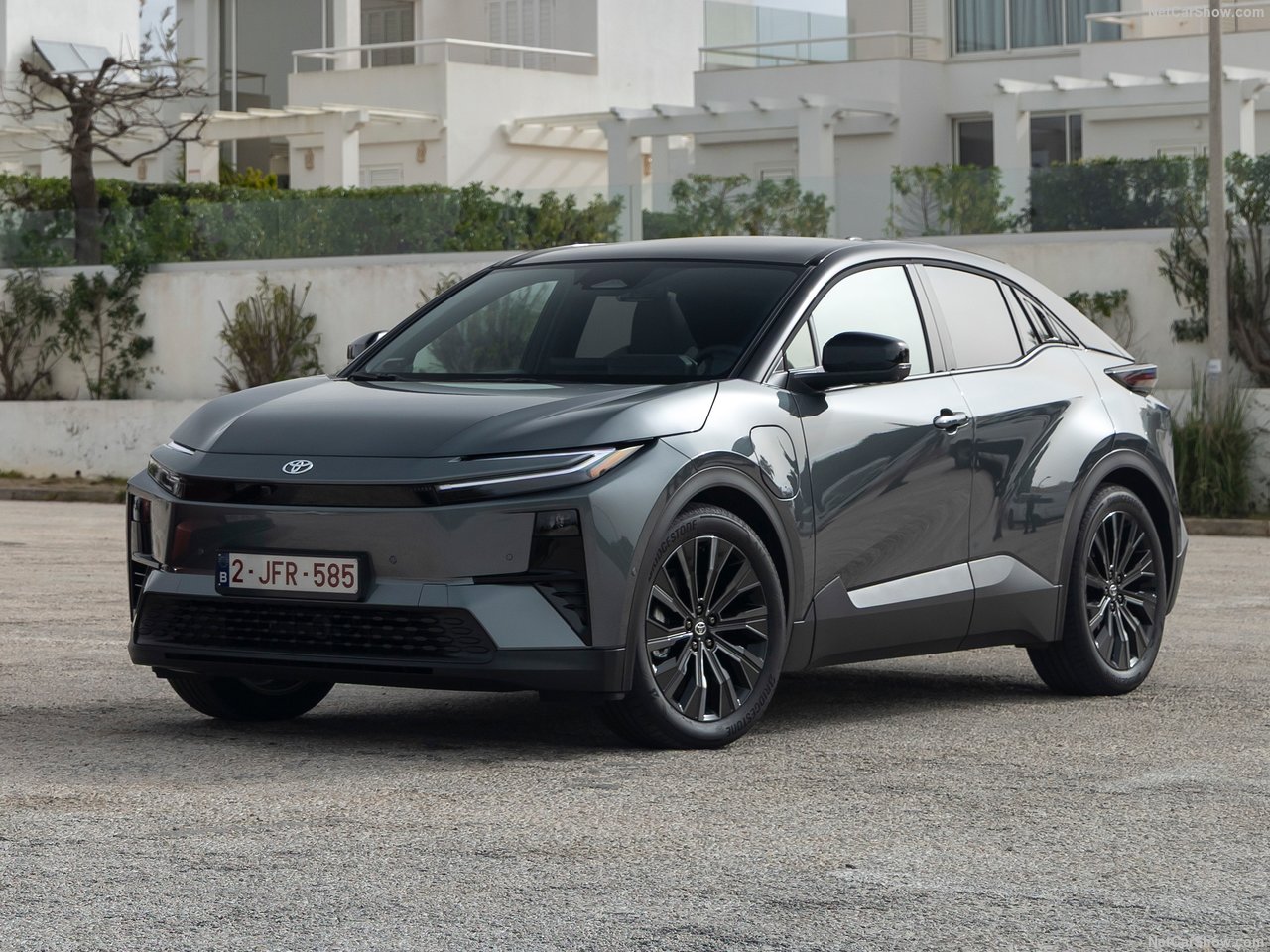 טויוטה C-HR+