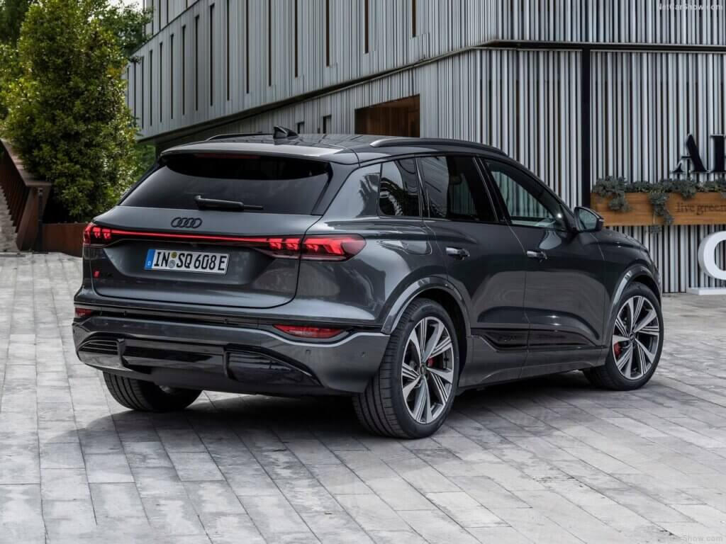 אאודי-SQ6-E-TRON-JPG